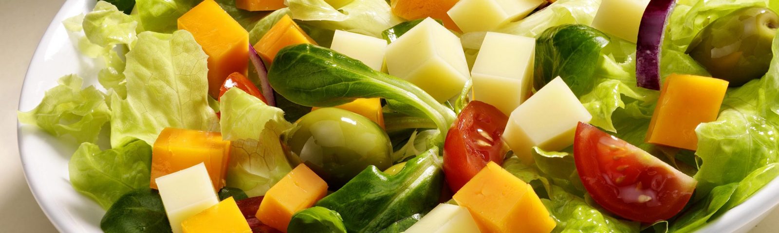 Edam minicubes and salad cheese